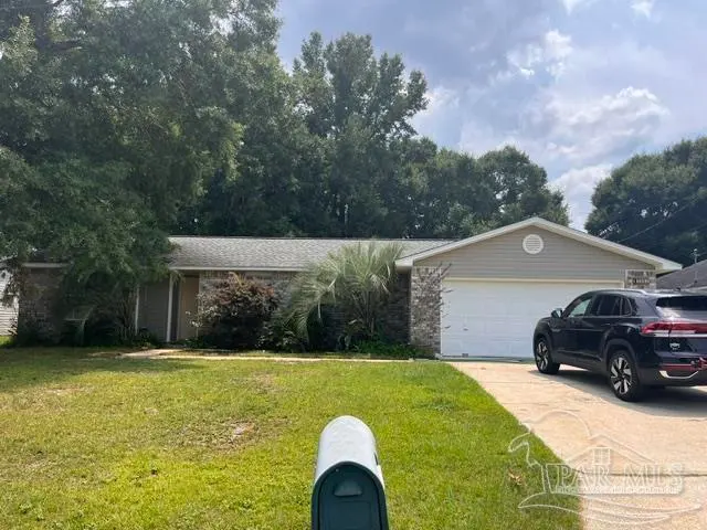 5563 Chantilly Cir, Milton FL 32583 exterior
