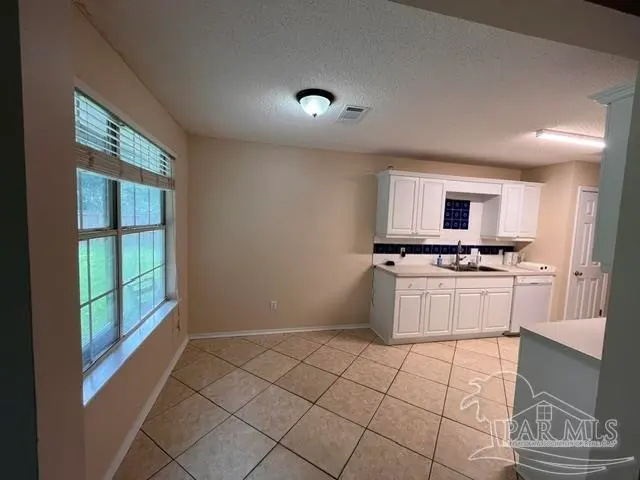 5563 Chantilly Cir property photo