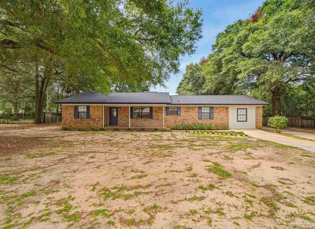 5905 Stephanie Dr, Milton FL 32570 exterior