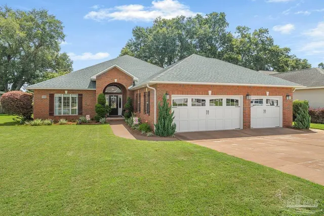 5438 Southlake Dr, Pace FL 32571 exterior