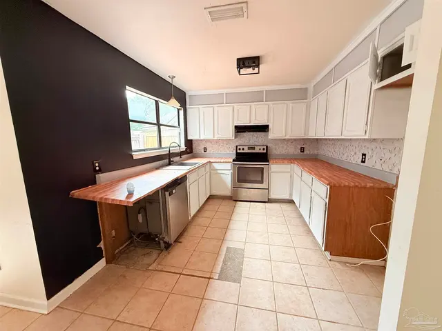 7471 Northpointe Blvd property photo
