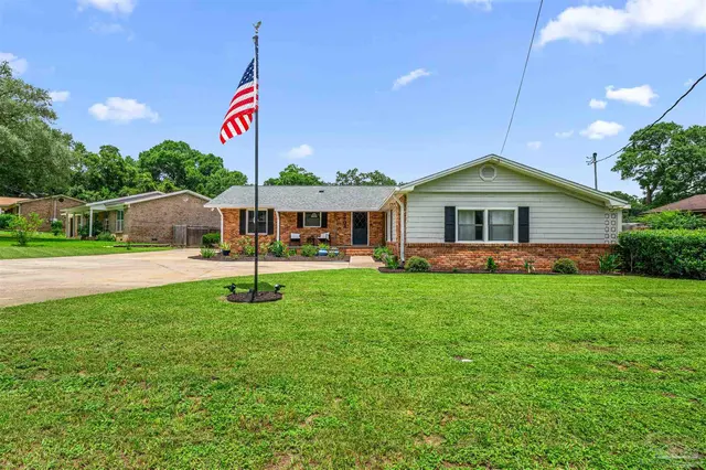 5902 Kendall Ave, Pensacola FL 32506 exterior