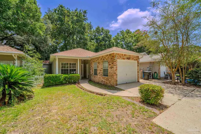 6102 The Oaks Ln, Pensacola FL 32504 exterior