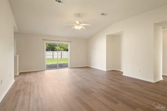 640 Buoy Dr property photo