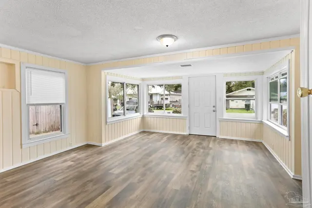 615 Wentworth St property photo