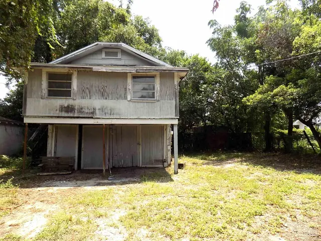 204 E St # A, B, C property photo