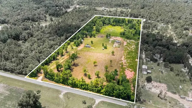 6305 County Line Rd, Baker FL 32531 exterior