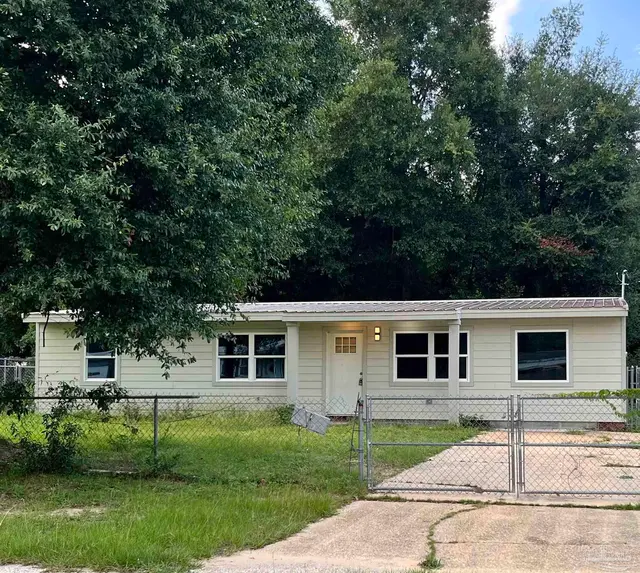 6466 Skyline Dr, Milton FL 32570 exterior