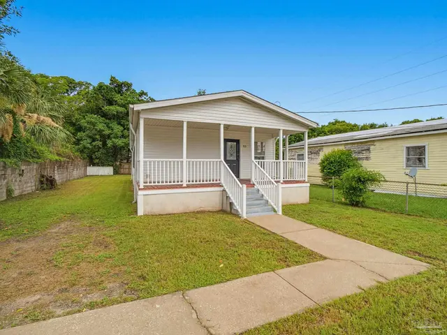 811 D St property photo