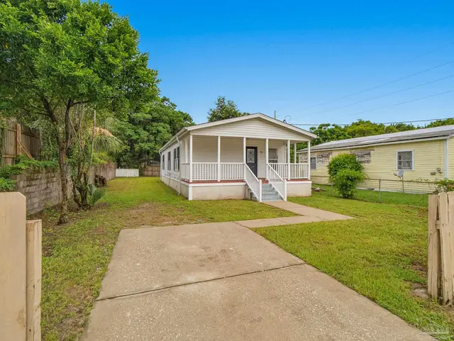 811 D St property photo