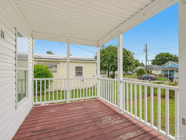 811 D St property photo