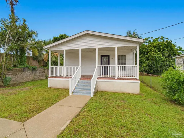 811 D St property photo