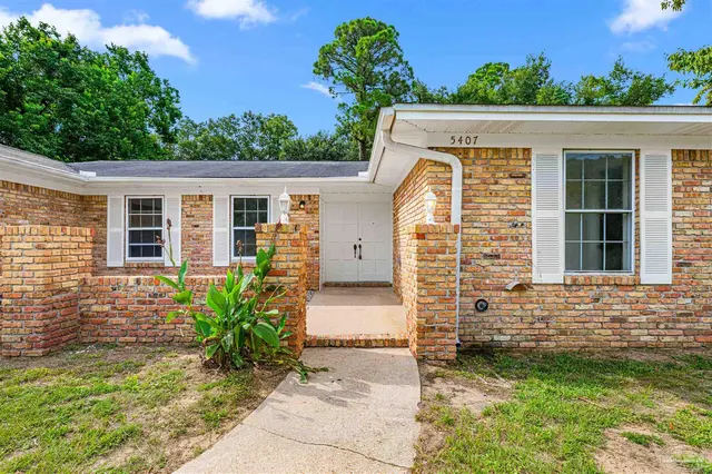 5407 Admiral Doyle Dr, Pensacola FL 32506 exterior