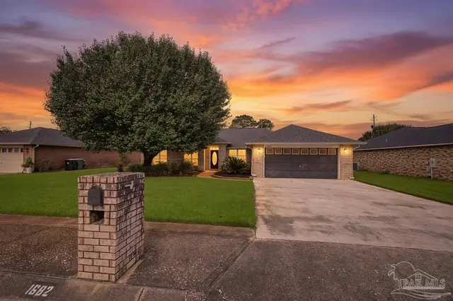 1682 Beachside Dr, Pensacola FL 32506 exterior