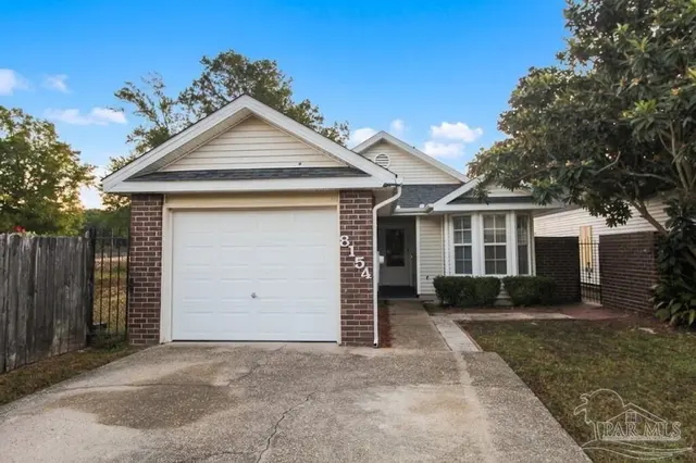8154 Treetop Ln, Pensacola FL 32514 exterior