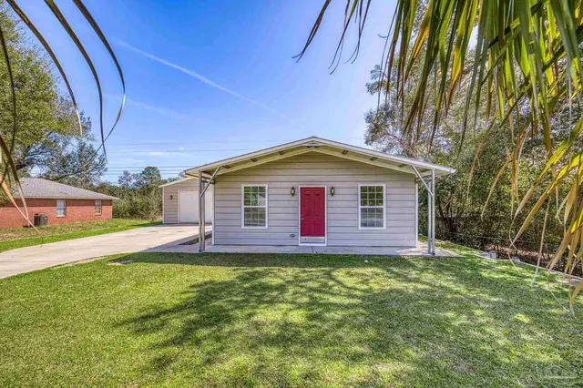 6733 Oakcliff Rd property photo