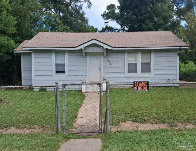 2304 W Blount St, Pensacola FL 32505 exterior