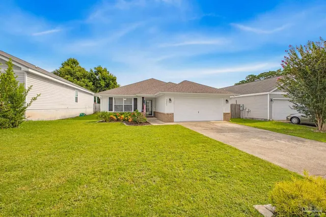 2202 Waltham St, Pensacola FL 32505 exterior