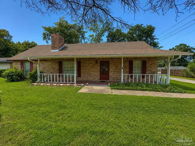8047 Charter Oaks Dr, Pensacola FL 32514 exterior