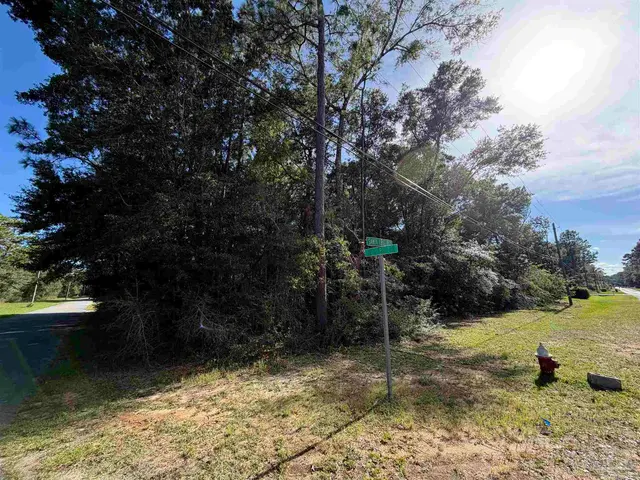 000 De La Rue Dr, Milton FL 32583 exterior