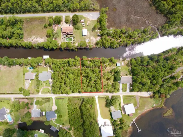 8025 Virginia Ln, Milton FL 32583 exterior