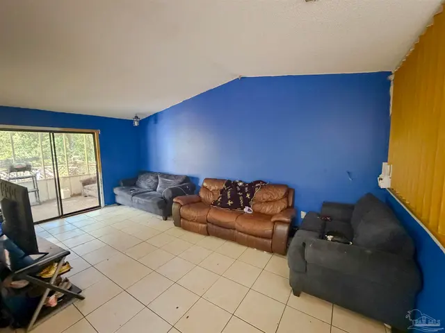 4619 Gladstone Dr property photo