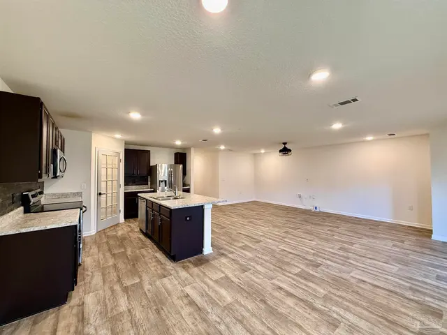 6420 Churchill Cir, Milton FL 32583 exterior