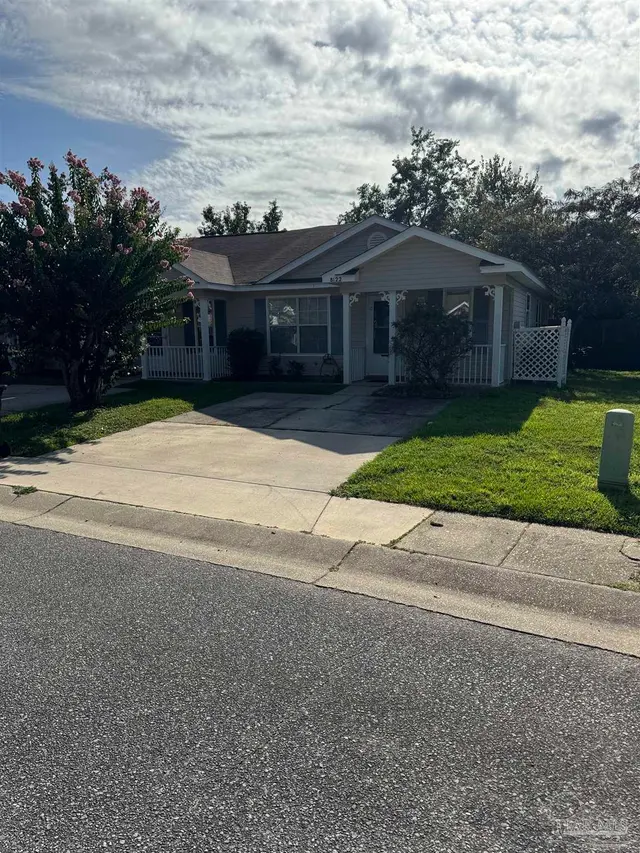 8122 Heirloom Dr, Pensacola FL 32514 exterior