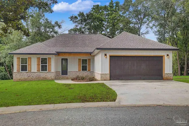 8700 Thunderbird Dr, Pensacola FL 32514 exterior