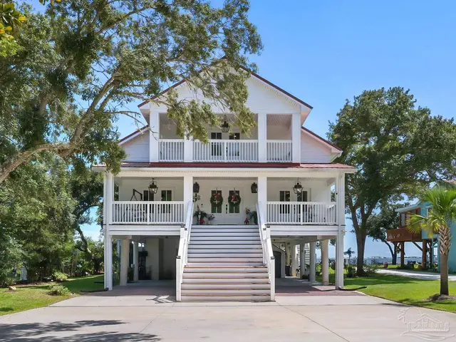 5485 Soundside Dr, Gulf Breeze FL 32563 exterior