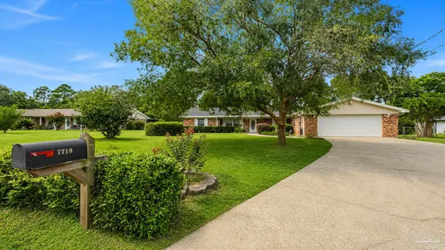 7719 Brandywood Dr, Pensacola FL 32526 exterior