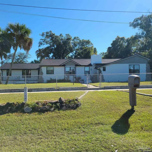 1301 W Lee St, Pensacola FL 32501 exterior