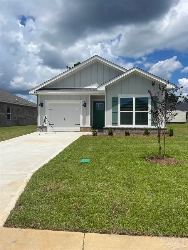 8178 Fox Hunt Dr, Milton FL 32583 exterior