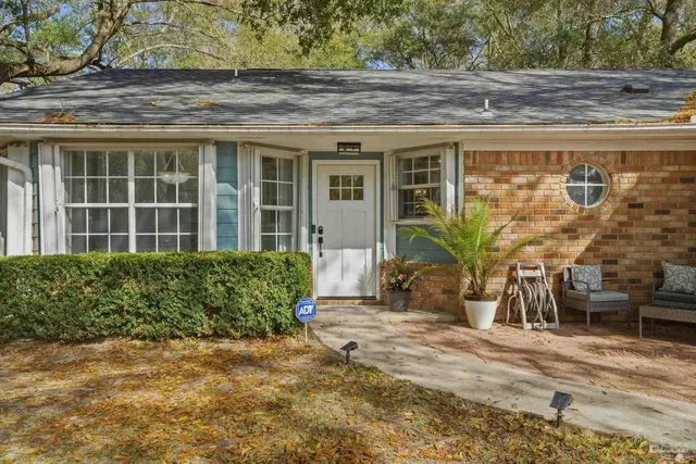 5140 Potomac Dr, Pace FL 32571 exterior