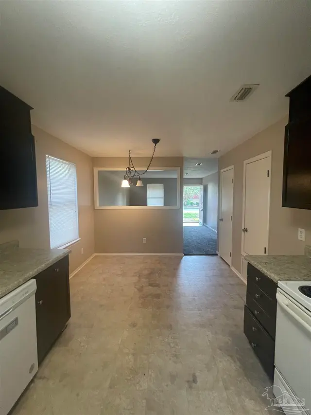 10047 Hillview Rd property photo