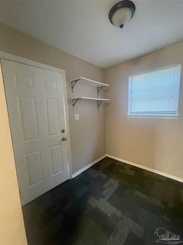 10047 Hillview Rd property photo