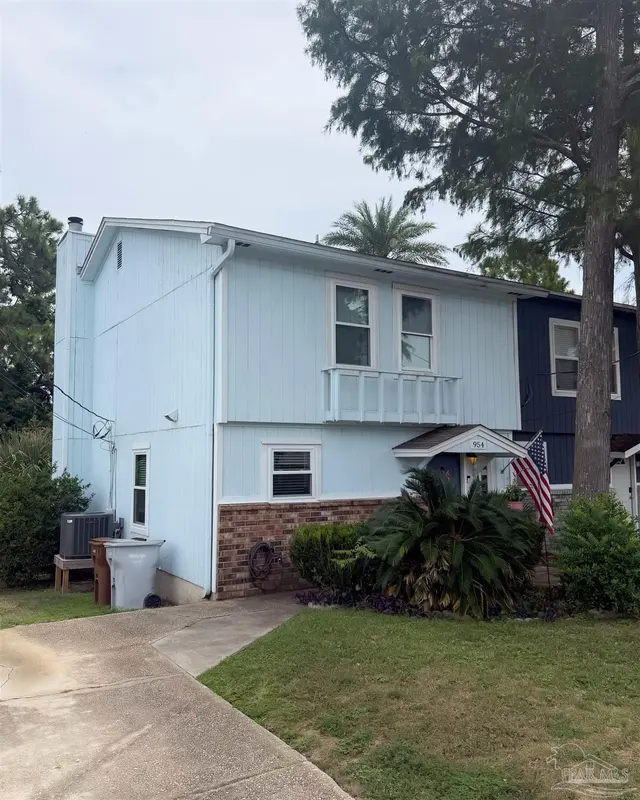 954 Coronado Dr property photo