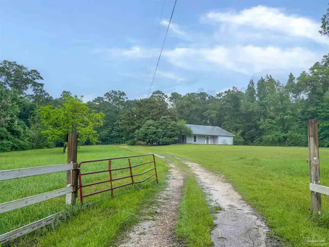 285 River Annex Rd, Cantonment FL 32533 exterior