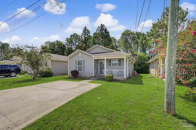 8813 Camshire Cir, Pensacola FL 32507 exterior