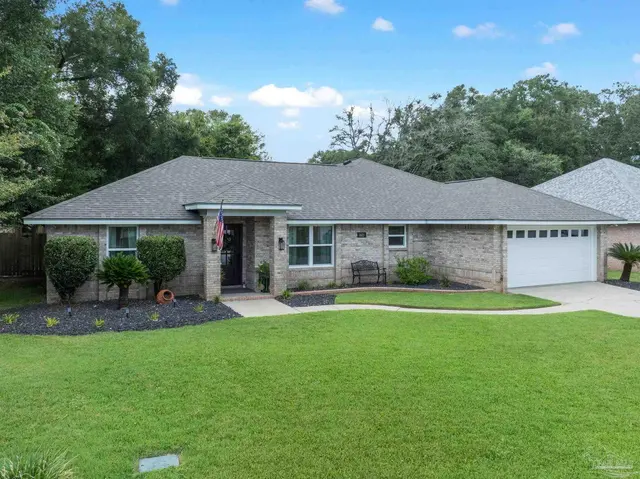 1621 Colwyn Dr, Cantonment FL 32533 exterior