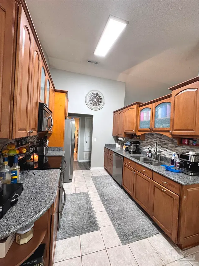 2404 Houston Cir property photo