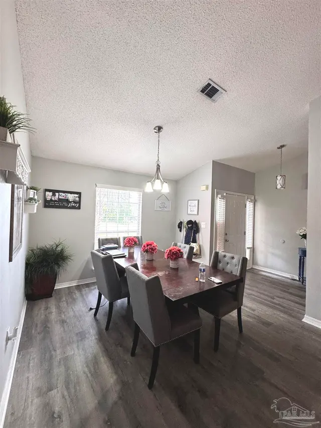 2404 Houston Cir property photo