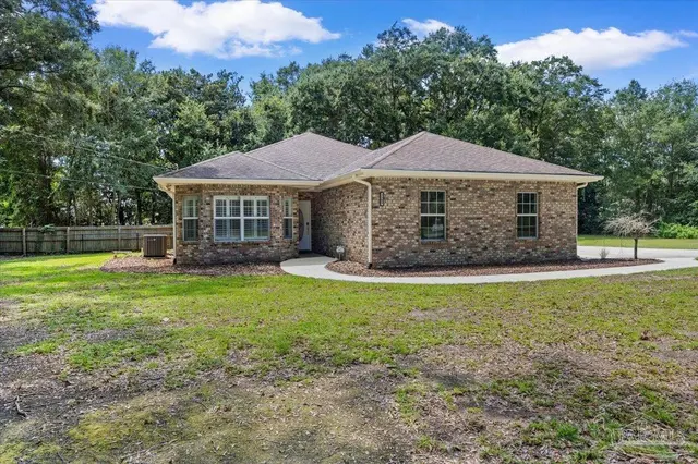 3385 Montecito Blvd, Milton FL 32583 exterior
