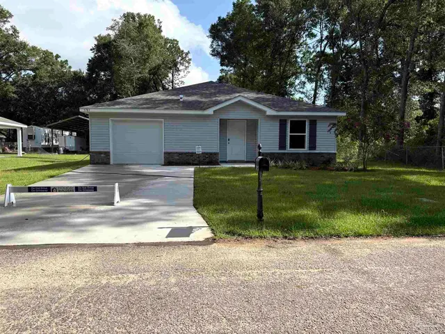 5709 Meadow Rd, Milton FL 32583 exterior