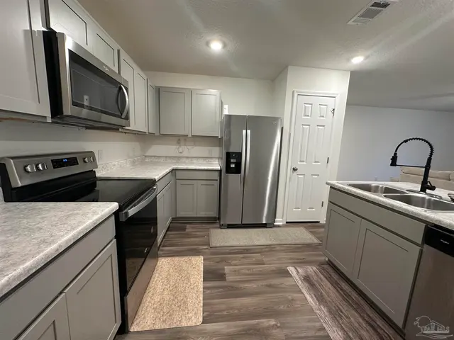 8752 Schooner Ln property photo