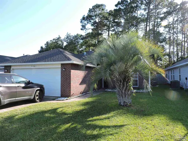 2541 Gulf Breeze Ave, Pensacola FL 32507 exterior