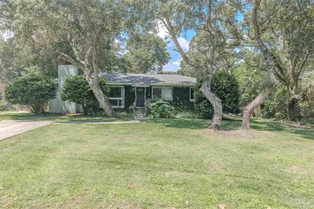 4 Cadiz St, Gulf Breeze FL 32561 exterior