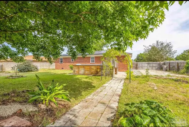12113 Longwood Dr property photo