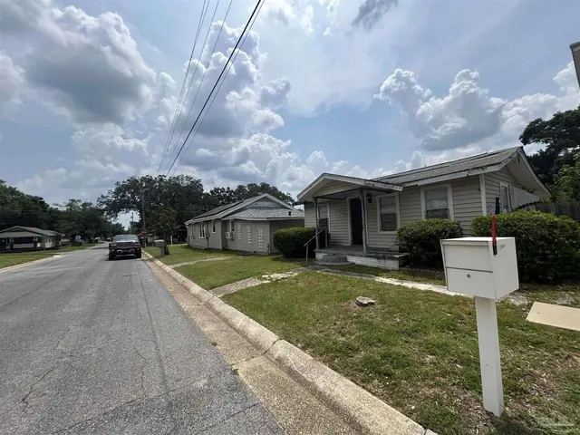 1600 W Gregory St, Pensacola FL 32502 exterior