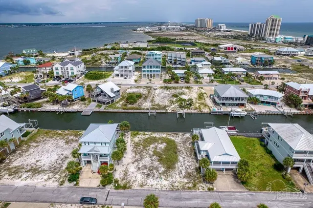 1422 Homeport Dr, Navarre Beach FL 32566 exterior